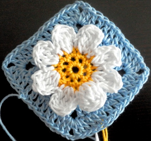 Marguerite Crochet Block